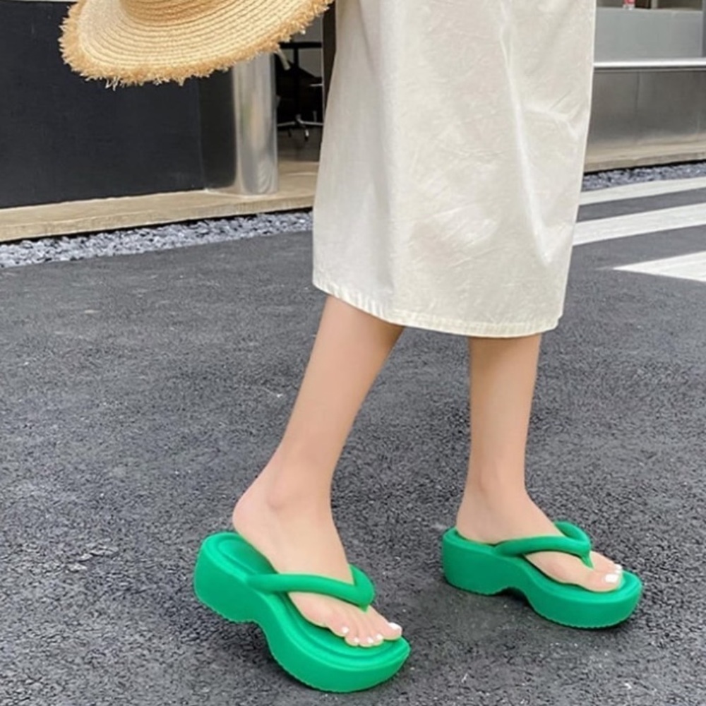Saligna Women's Platform Flip Flop with Arch Support size 7 (38) - Picture 6 of 12
